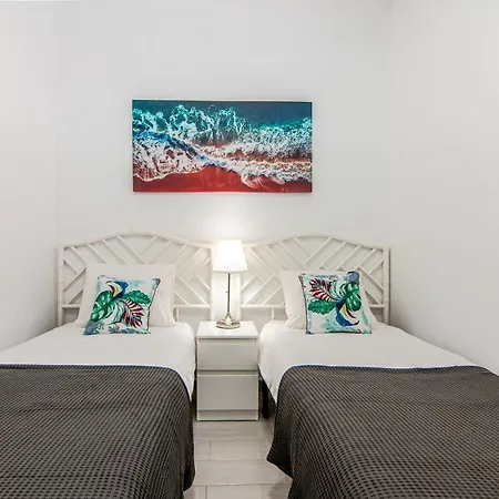 2 Bedroom Playa De Americas Apartamento