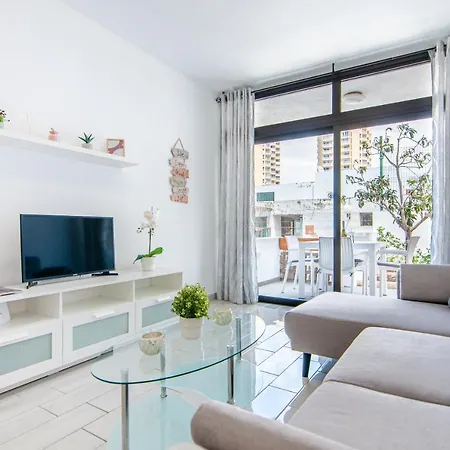 2 Bedroom Playa De Americas Appartamento