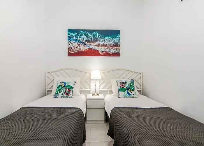 2 Bedroom Playa De Americas 아파트