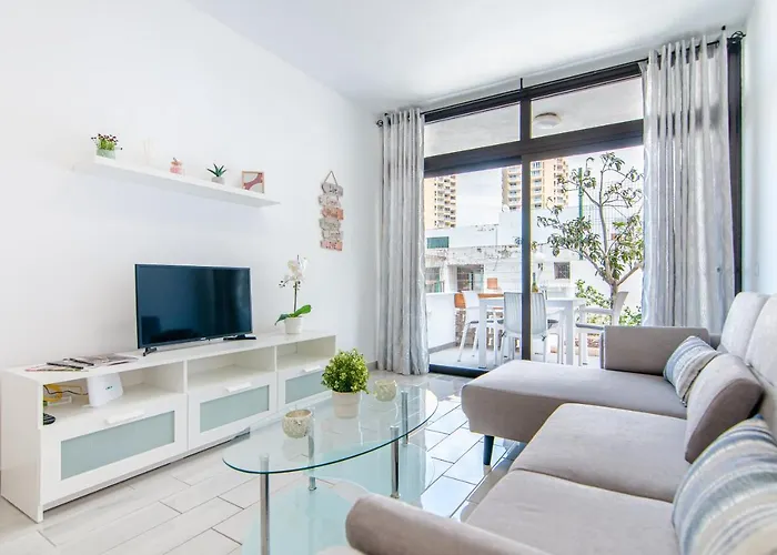 2 Bedroom Playa De Americas Appartamento